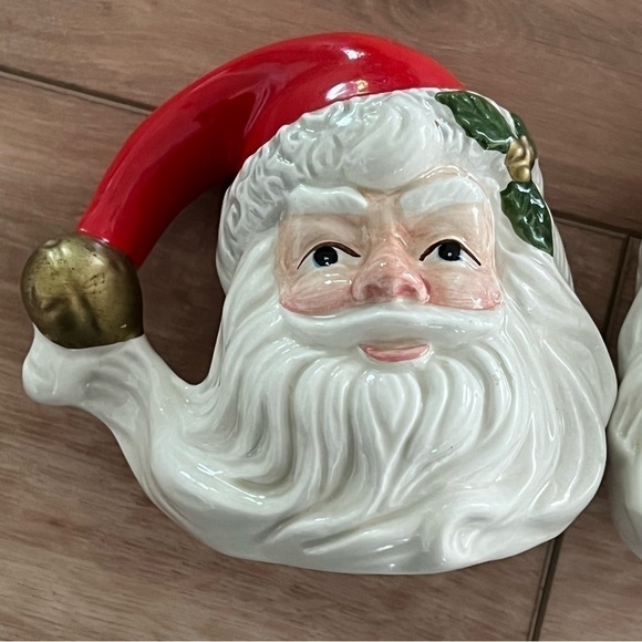 Vintage Fitz And Floyd Omnibus
Santa Claus Ceramic Salt And Pepper Shakers - Picture 5 of 15
